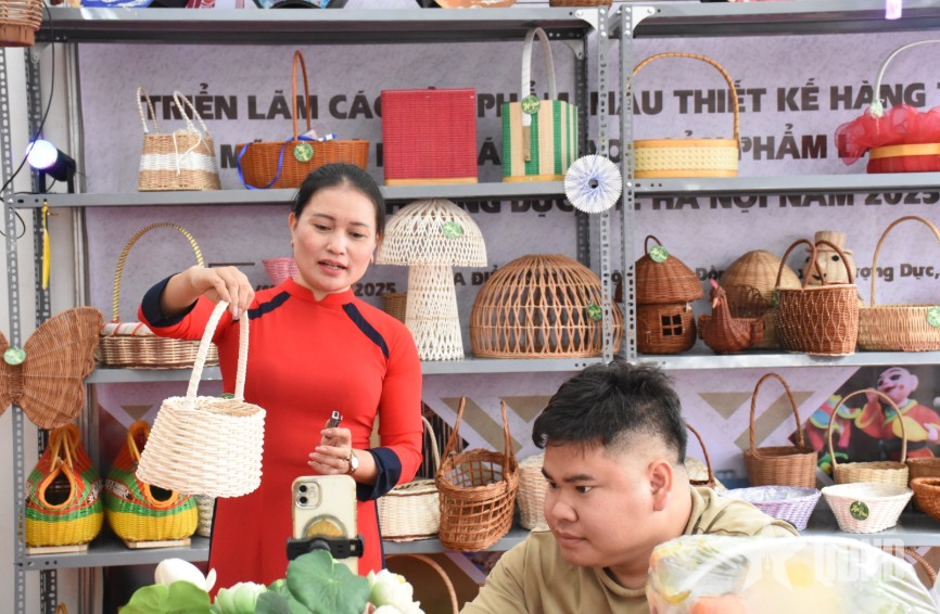 Phượng Dực bứt phá cùng thương mại điện tử